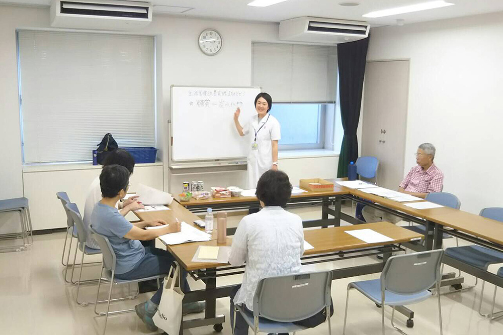 今日からできる食生活のワンポイントアドバイス（講話）の様子